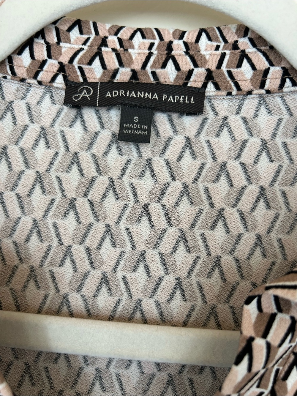 Adrianna Papell Pink, Brown,Black Geometric V-Neck Long Sleeve Blouse Size Sm - Picture 4 of 4